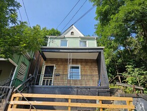 Building Photo - 3 bedroom Home for rent in Mckees Rocks