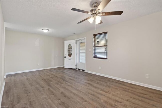 Building Photo - 3209 Barrington Dr