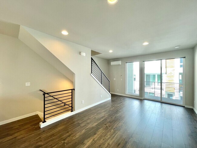 Building Photo - Great Townhome for rent