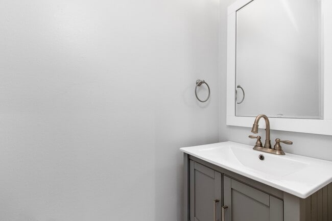 Building Photo - 1213 Nagle St