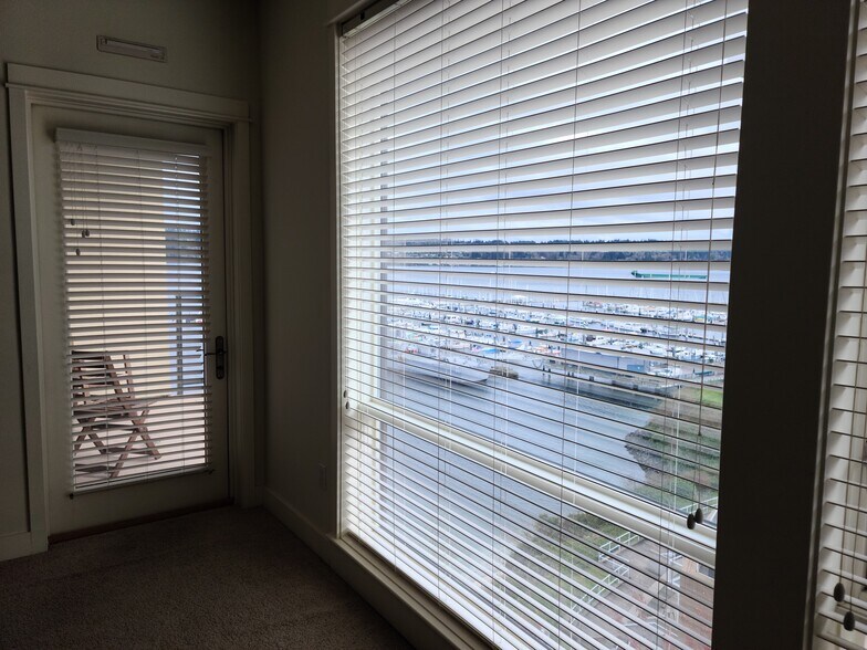 Building Photo - 400 Washington Ave