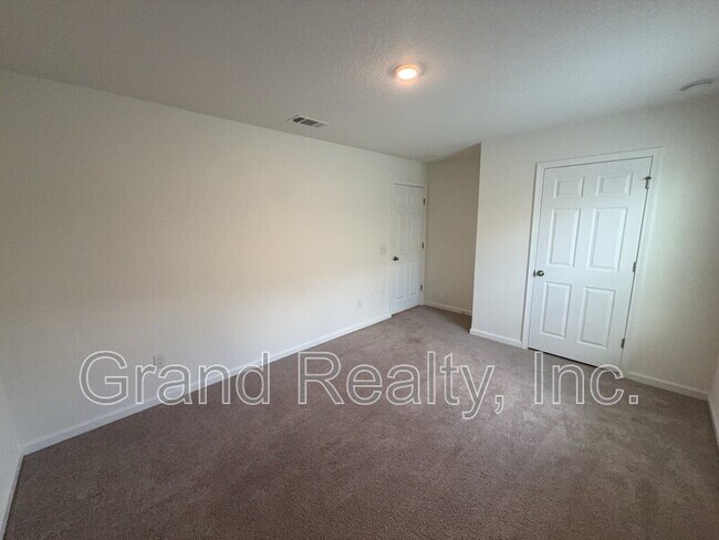 Building Photo - 4360 Jitterbug St