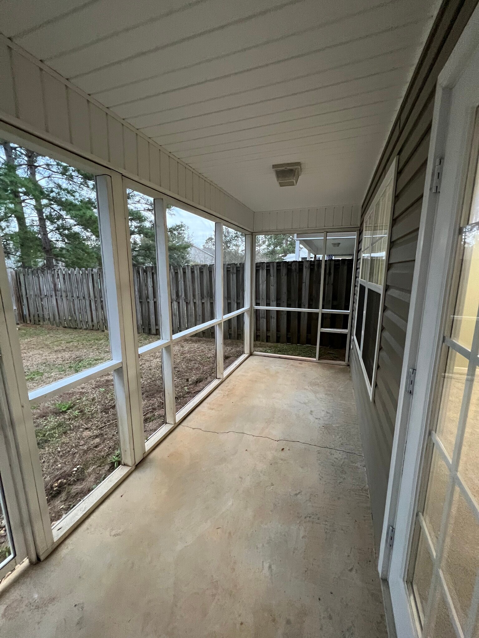 Outside - 140 Coral Ln