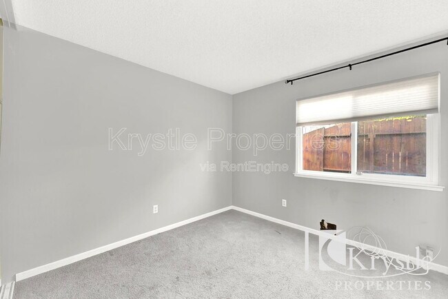 Building Photo - 2 Bridge Ct