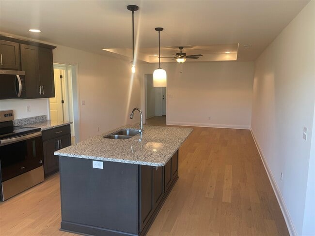 Building Photo - 717 Sheldrake Ln