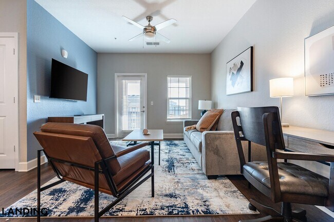 Building Photo - 918 Aventine Dr