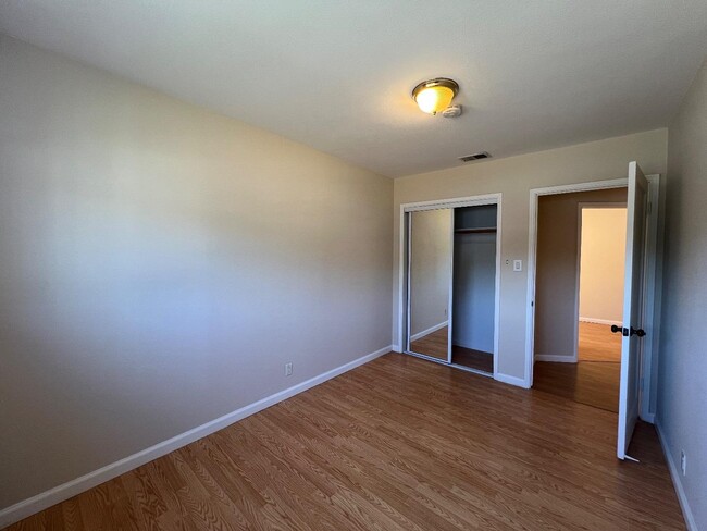 Building Photo - 273 Staples Ave