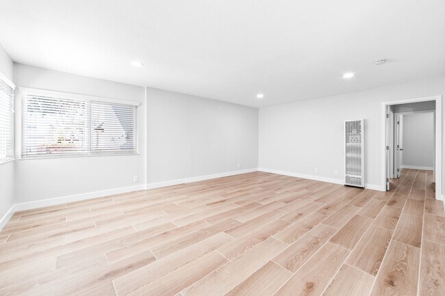 Building Photo - 406 13th St