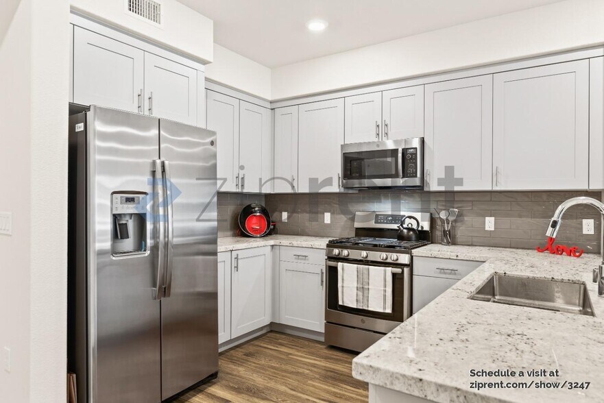 Building Photo - 5933 Sunstone Dr
