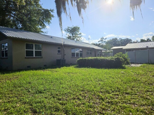 Building Photo - Beautiful 4/2 in Gainesville's Beldevere Area