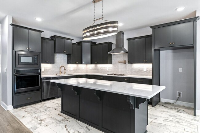 Building Photo - 601 Joyce Ave