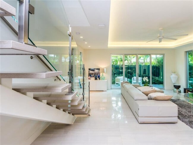 Building Photo - 240 Shore Ct