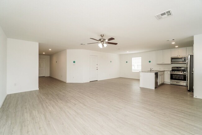 Building Photo - 2412 Lake Hls