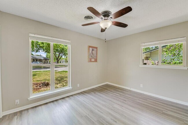 Building Photo - 8711 Bridgeport Dr