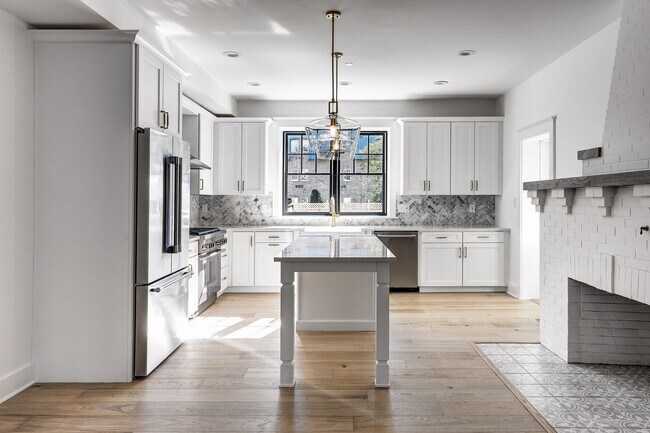 Building Photo - 20 E Redman Ave