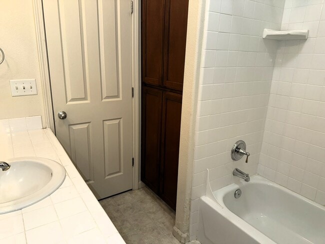 Building Photo - 10824 N Bunker Hill Dr