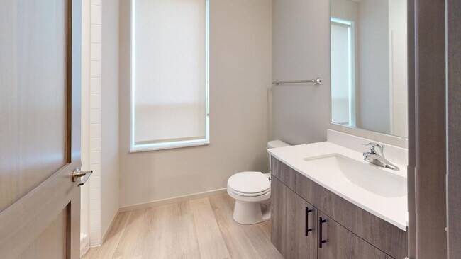Building Photo - 6th St Triplex