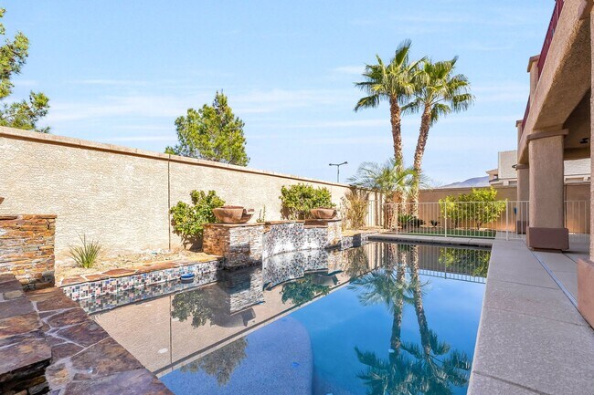Building Photo - Fully Furnished Luxury Living with Expansive, Move-In Ready Comfort!
