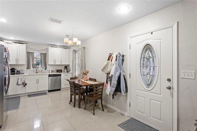 Building Photo - 4215 W Bay Vista Ave