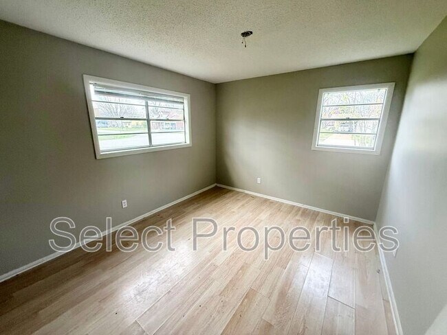 Building Photo - 3200 Meador Rd