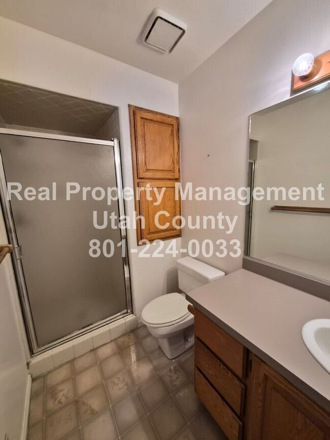 Building Photo - 590 E 1090 N