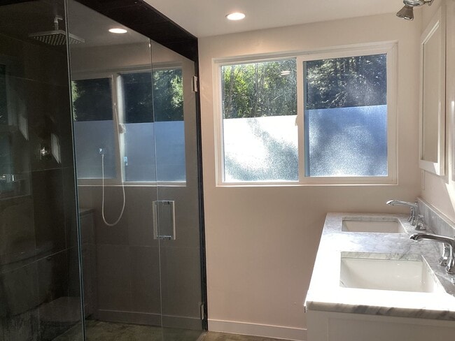 Building Photo - Desirable Soquel Location