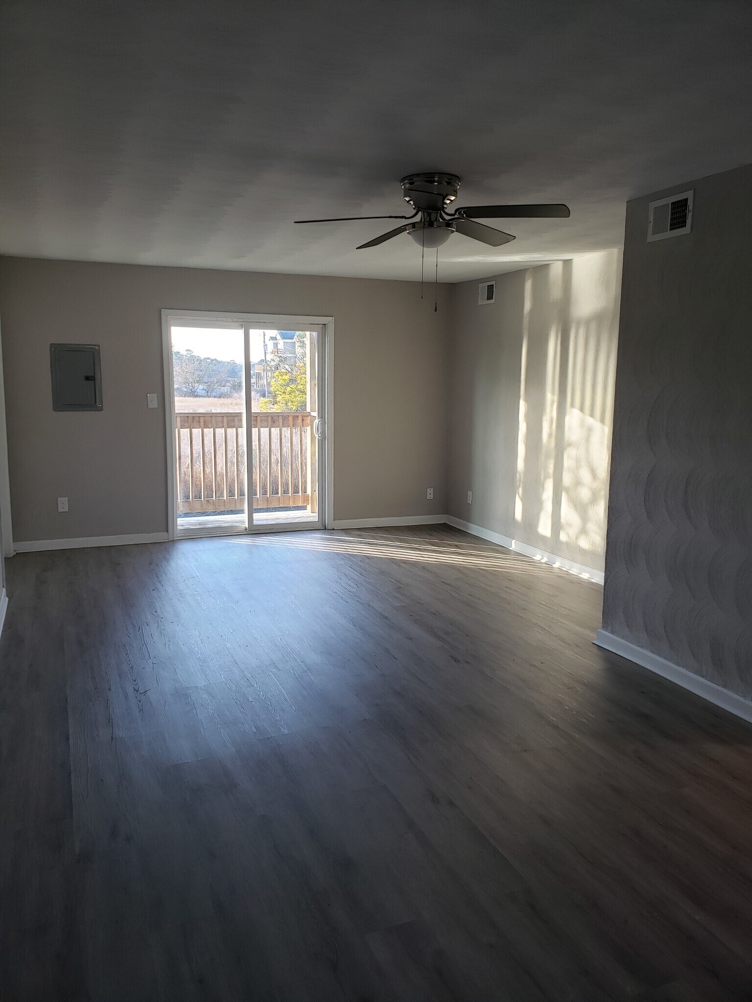 Building Photo - 9517 5th Bay St #A