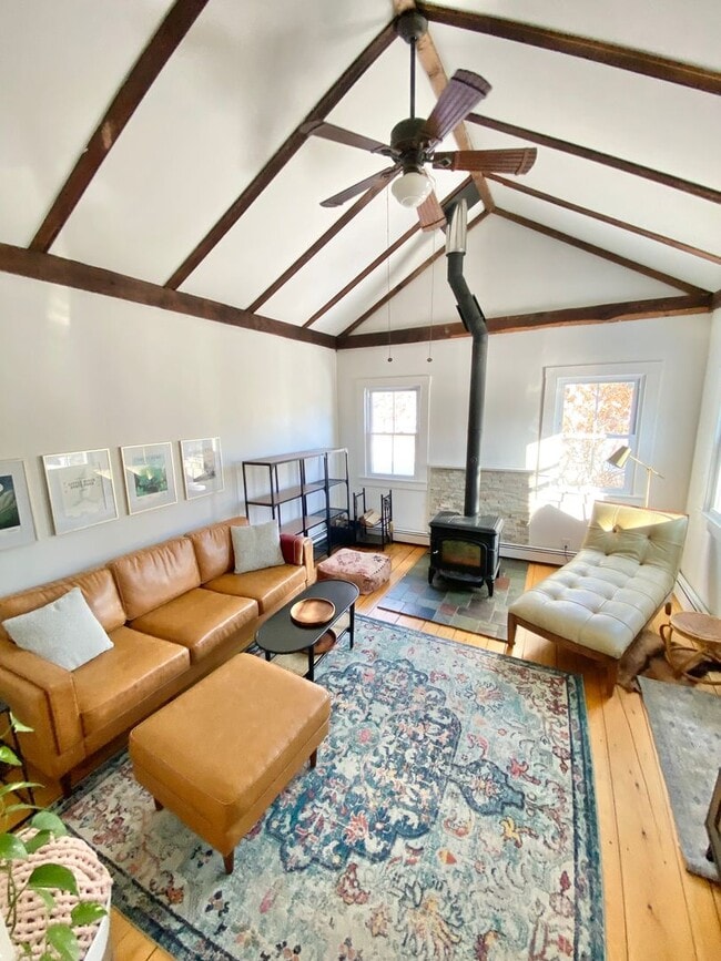 Building Photo - 3 Bedroom House Colchester Available 8/15