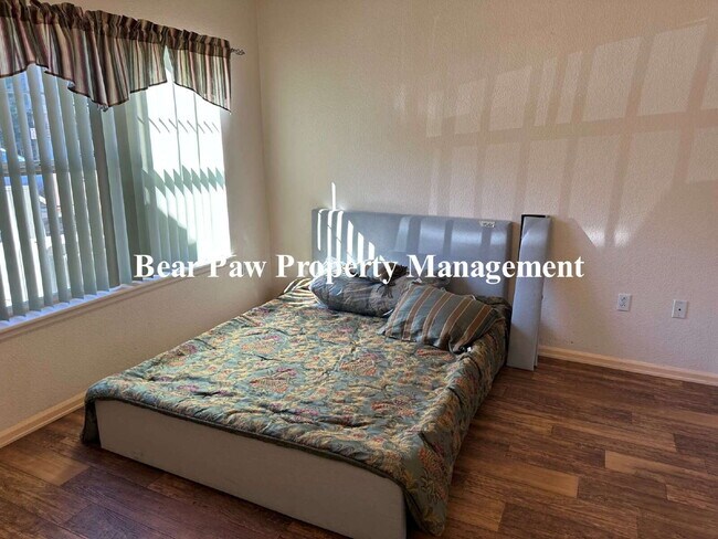 Building Photo - "Spacious 2-Bed, 2-Bath Condo Retreat"