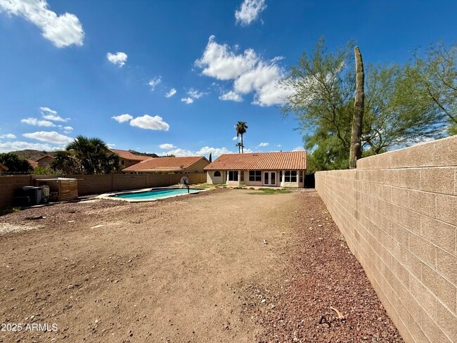 Building Photo - 2218 E Desert Trumpet Rd