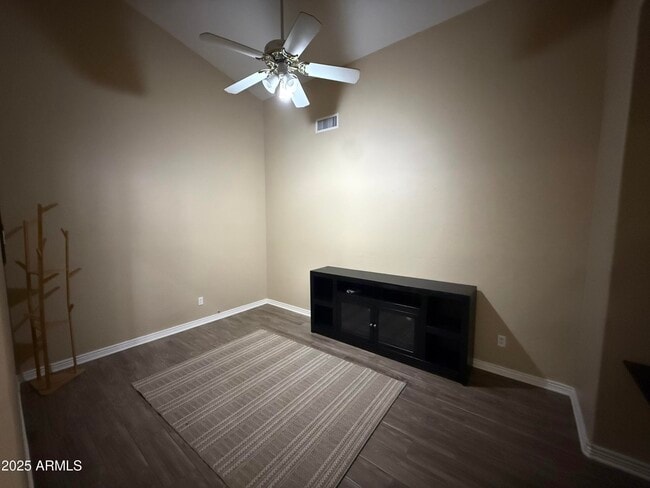 Building Photo - 3803 E Grandview Rd