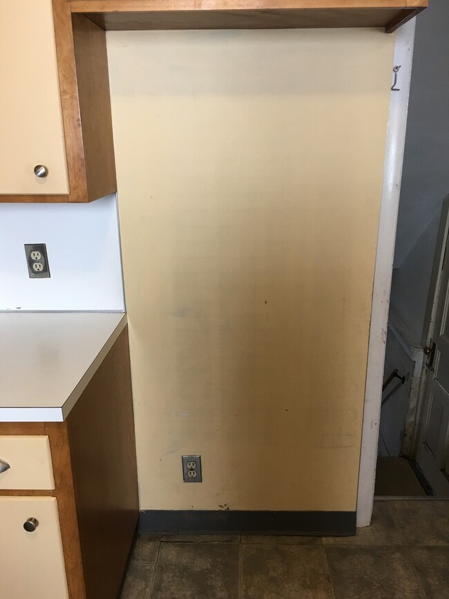 Building Photo - ALL UTILITIES PAID