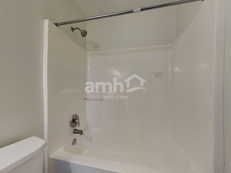 Building Photo - 3394 English Oaks Dr NW