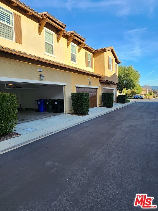 Building Photo - 28729 Jardineras Dr