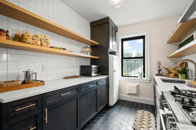 Building Photo - 412 Munro Ave