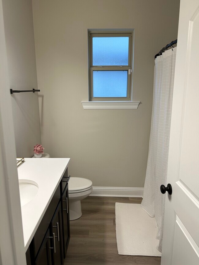 2nd bathroom - 7157 Kenilworth Crossing Ave