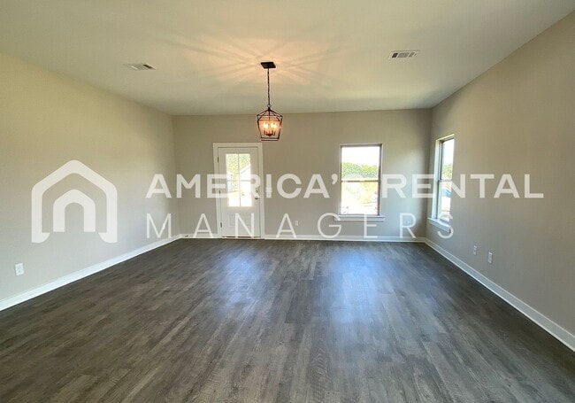 Building Photo - Home for Rent in Tuscaloosa, AL.. Availabl...