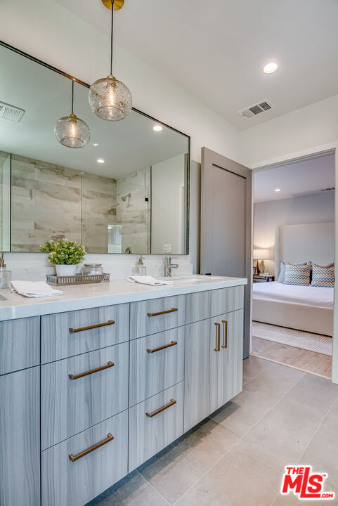 Building Photo - 13026 Calvert St