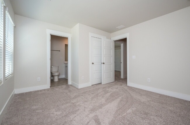 Building Photo - Stunning 3BR/2.5BA Luxury Townhome with Loft & Garage in Greenville! $2,050/mo rent