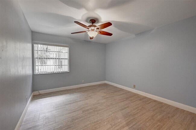 Building Photo - 8760 Azalea Ct