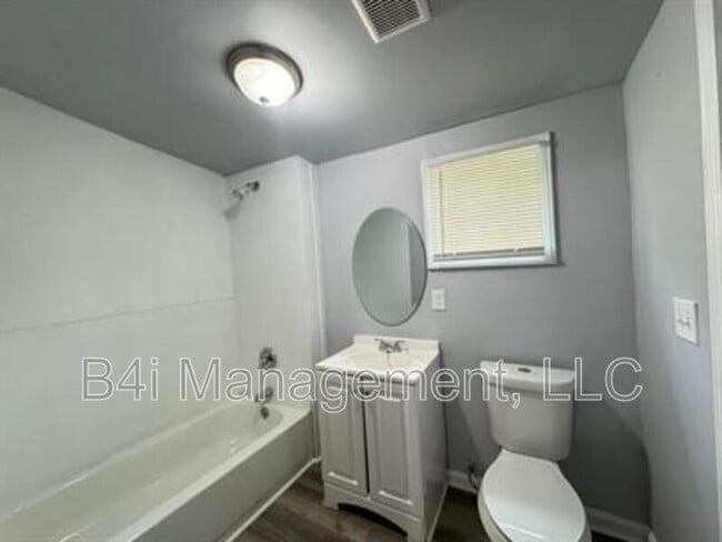 Building Photo - 129 Watts St