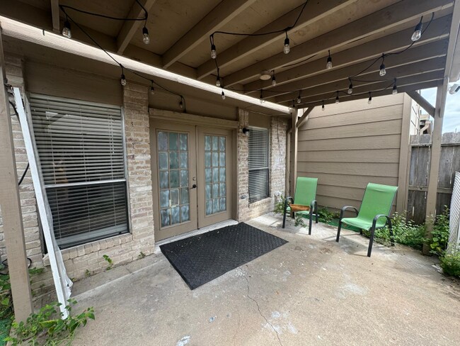 Building Photo - 6685 Kentwick Dr