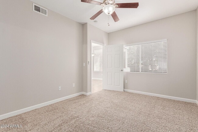 Building Photo - Immaculate Lakewood Community Condo