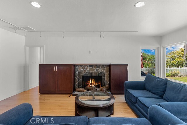 Building Photo - 321 Vía San Sebastian