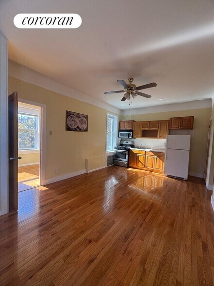 Building Photo - 741 Crown St