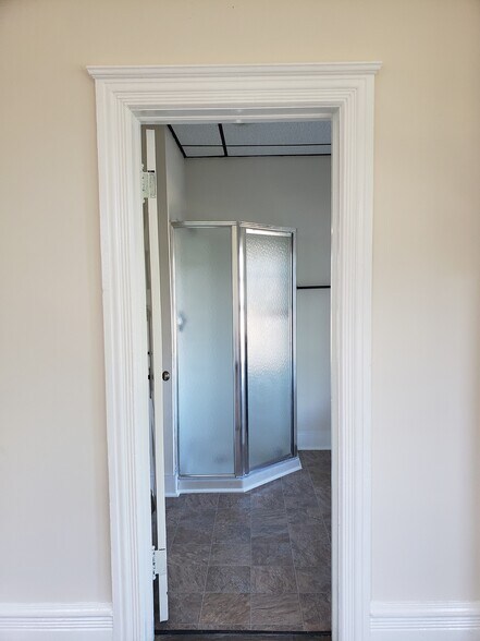 Bathroom - 629 W 4th St