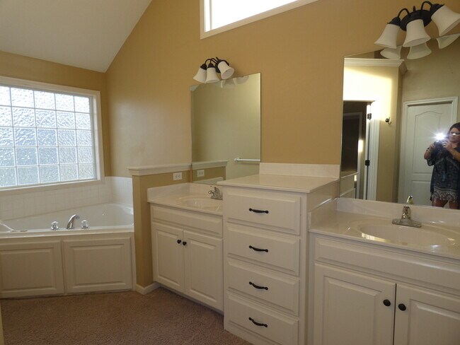 Building Photo - Beautifully Updated Home in Staley Area!
