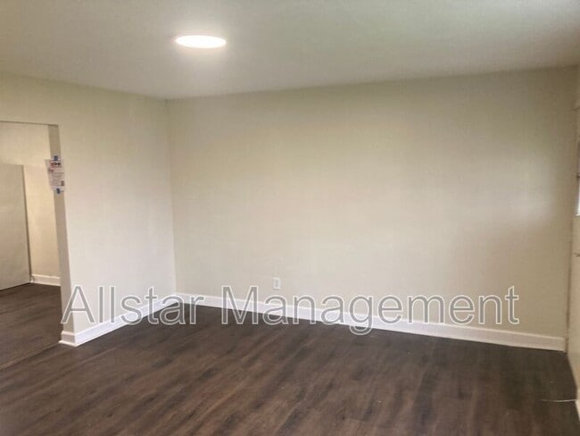 Building Photo - 944 S Central Dr