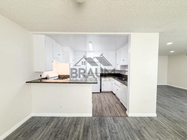 Building Photo - 6041 Whitsett Ave