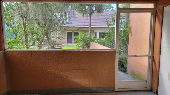 Building Photo - 4023 Versailles Dr